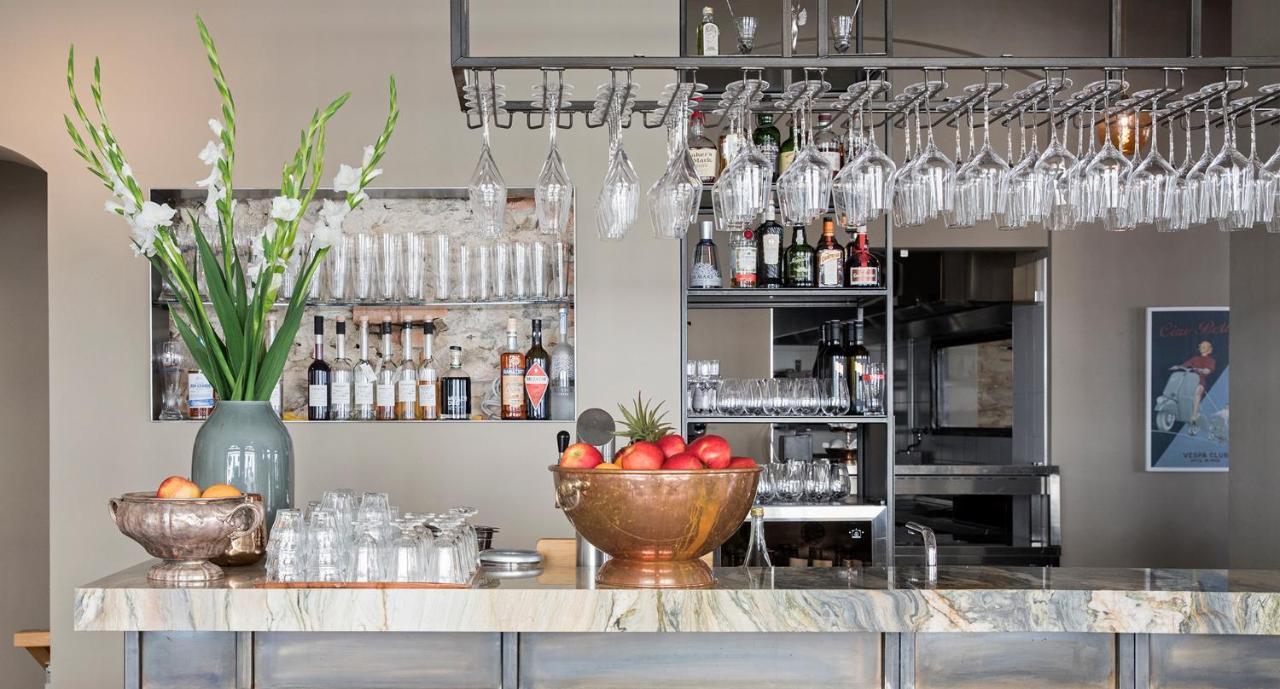 Emmerich Hotel Goerlitz Екстер'єр фото A bar at a hotel