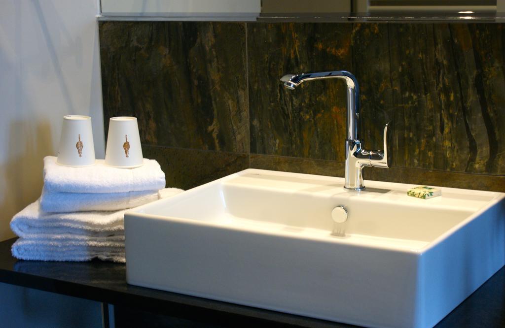 Emmerich Hotel Goerlitz Номер фото A modern lavatory